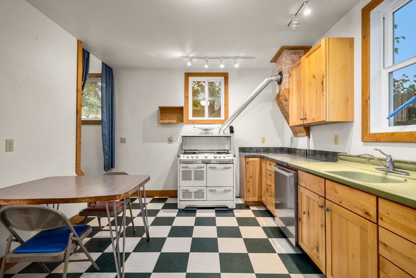 927 4th Avenue W Property Photo 26