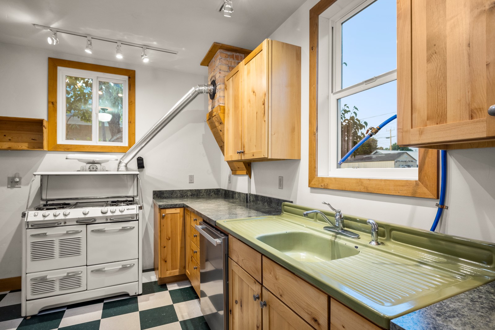 927 4th Avenue W Property Photo 29