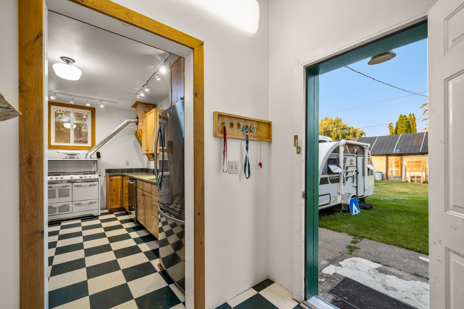 927 4th Avenue W Property Photo 32