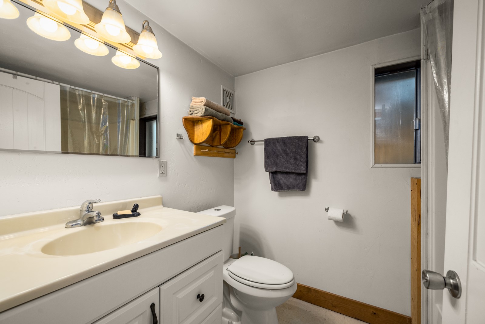 927 4th Avenue W Property Photo 33