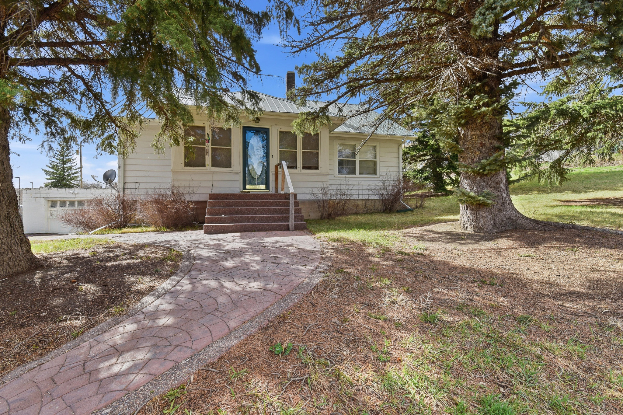 175 Main Street N Property Photo 1