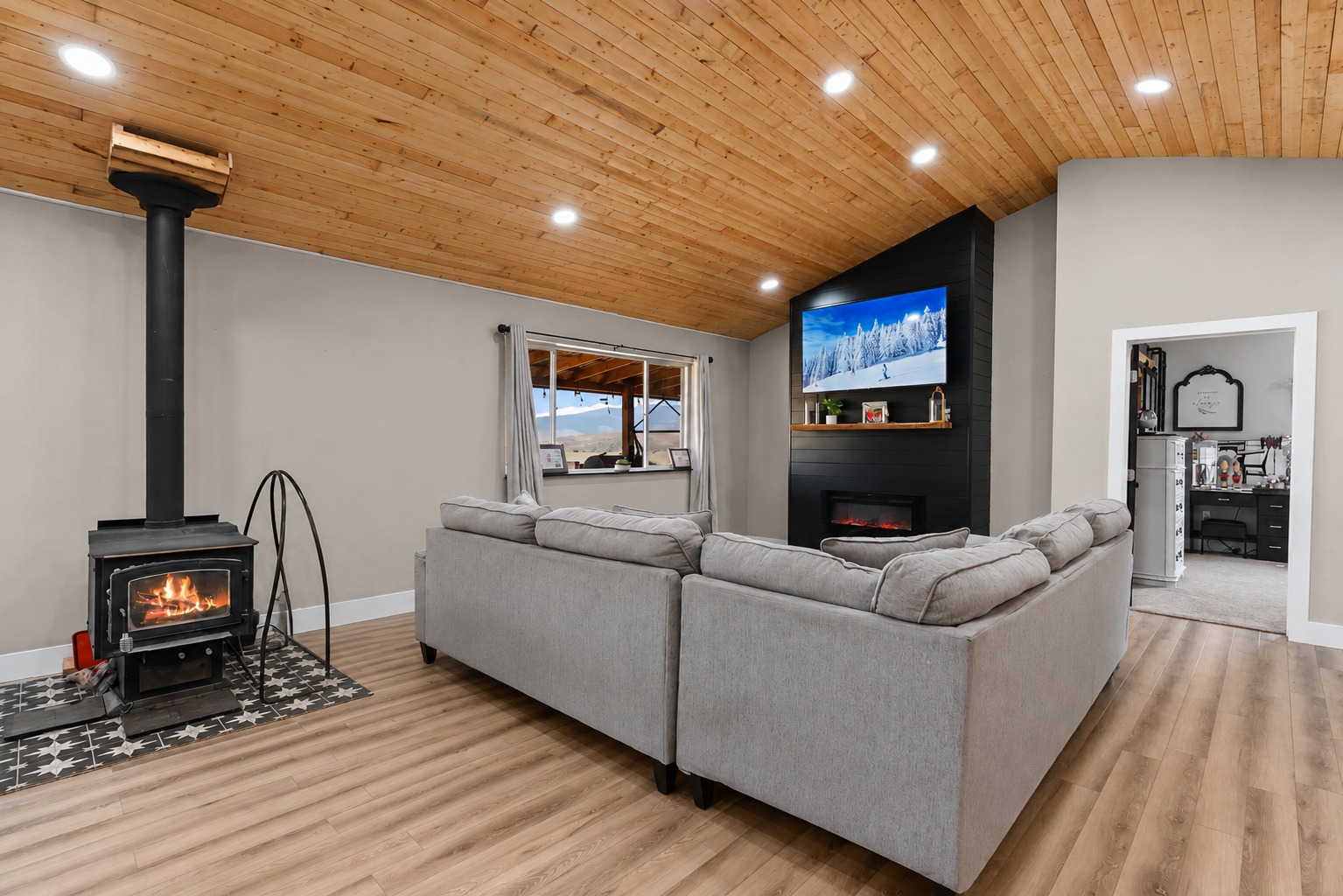 69 Fox Hill Drive Property Photo 13