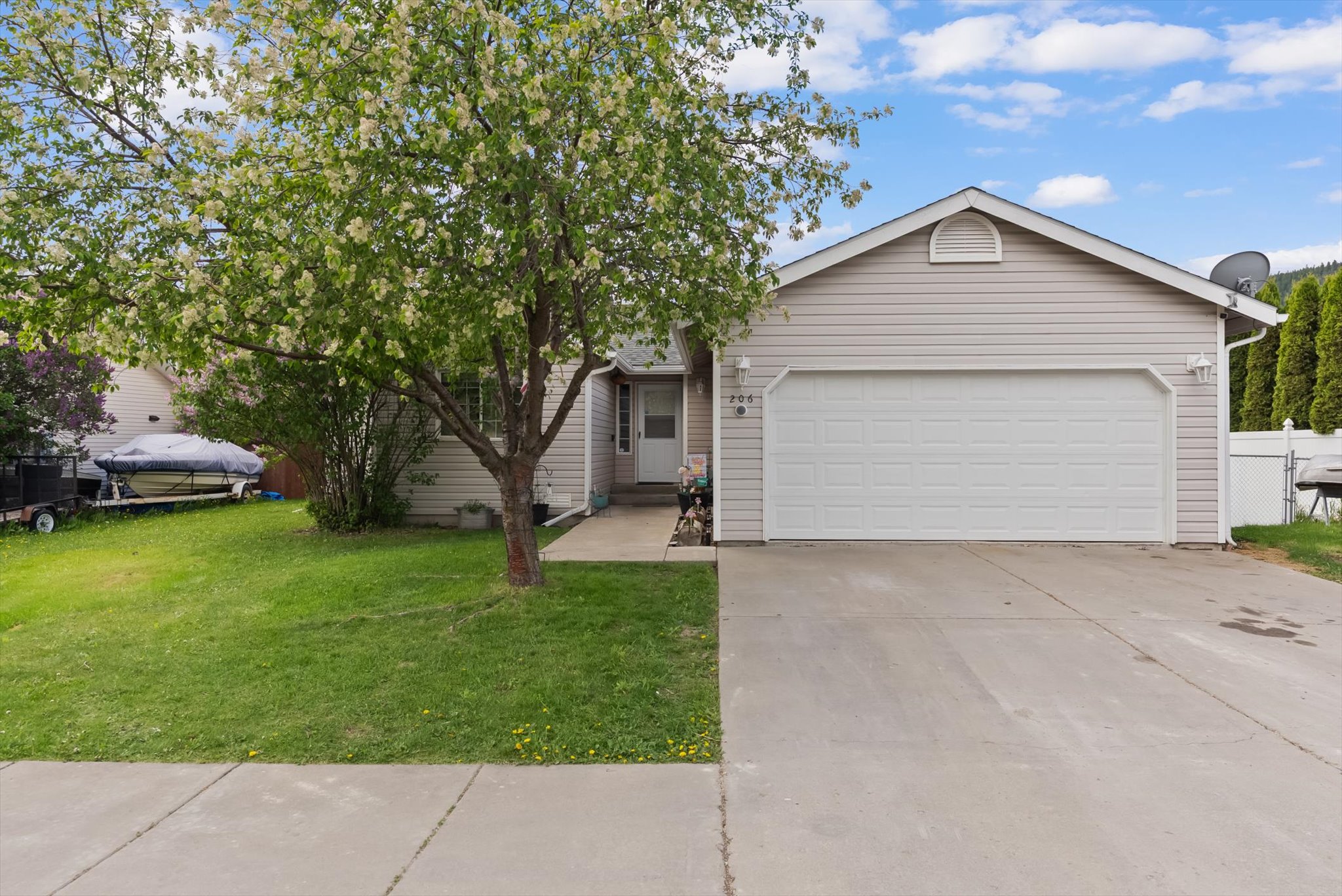 206 Phoenix Street Property Photo 4