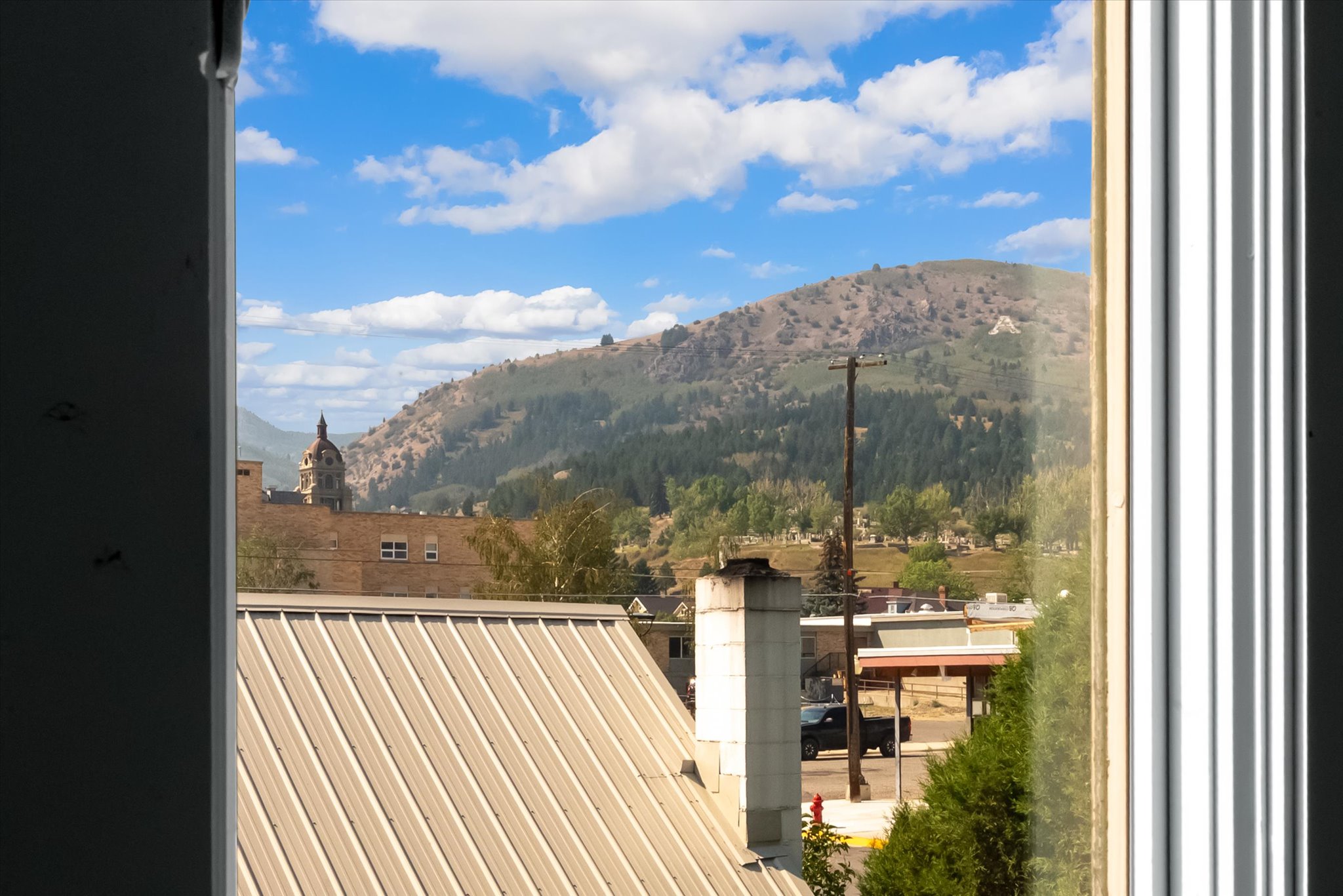 513 Oak Street Property Photo 10