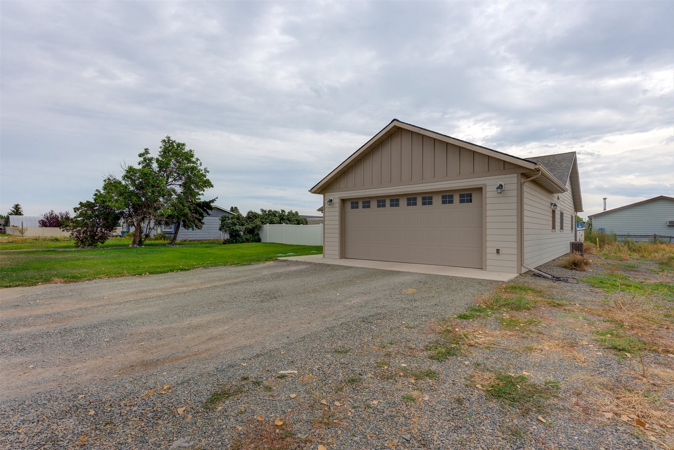 4631 Victoria Drive Property Photo 3