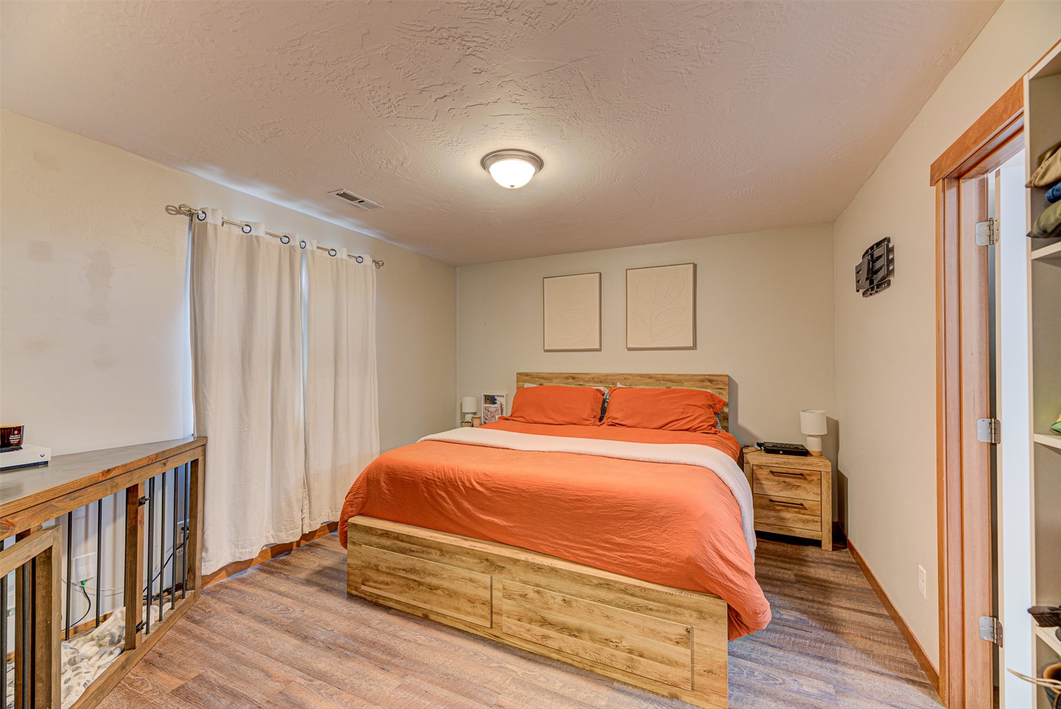 4631 Victoria Drive Property Photo 16