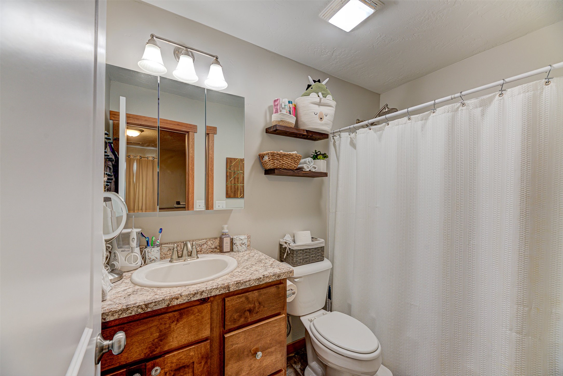 4631 Victoria Drive Property Photo 19