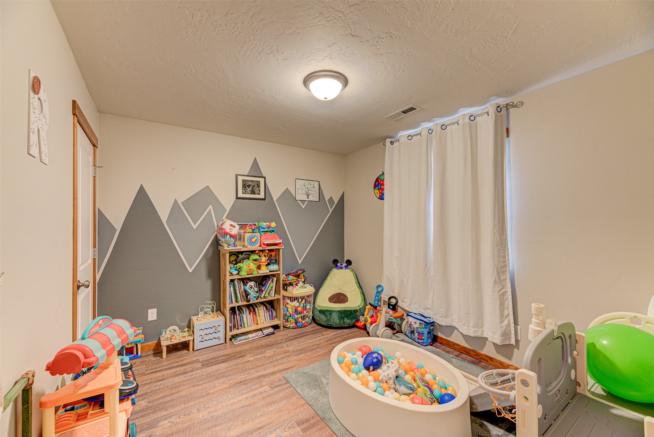4631 Victoria Drive Property Photo 21