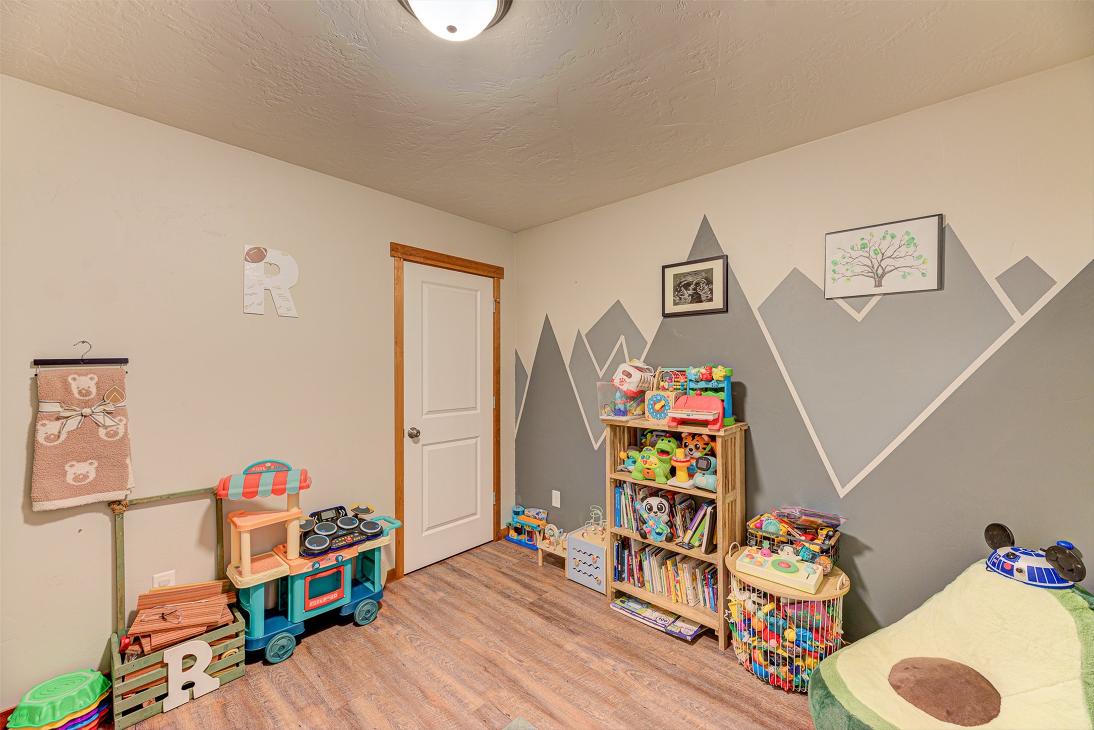 4631 Victoria Drive Property Photo 22