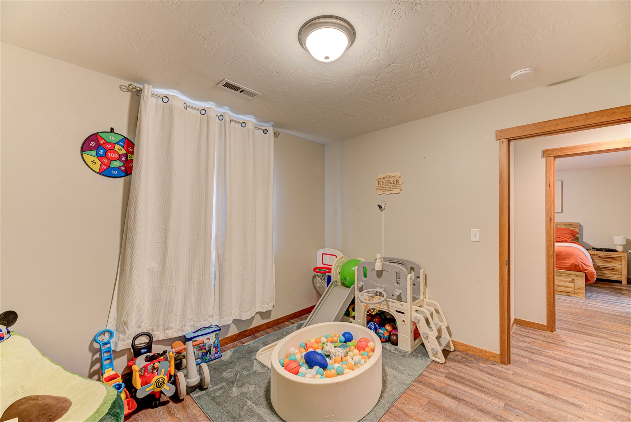 4631 Victoria Drive Property Photo 23