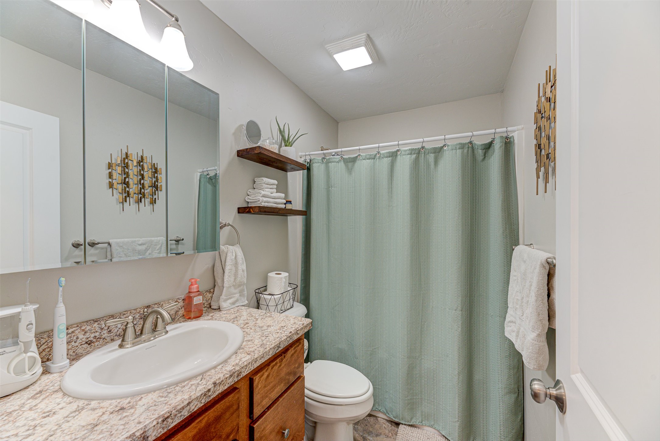 4631 Victoria Drive Property Photo 24