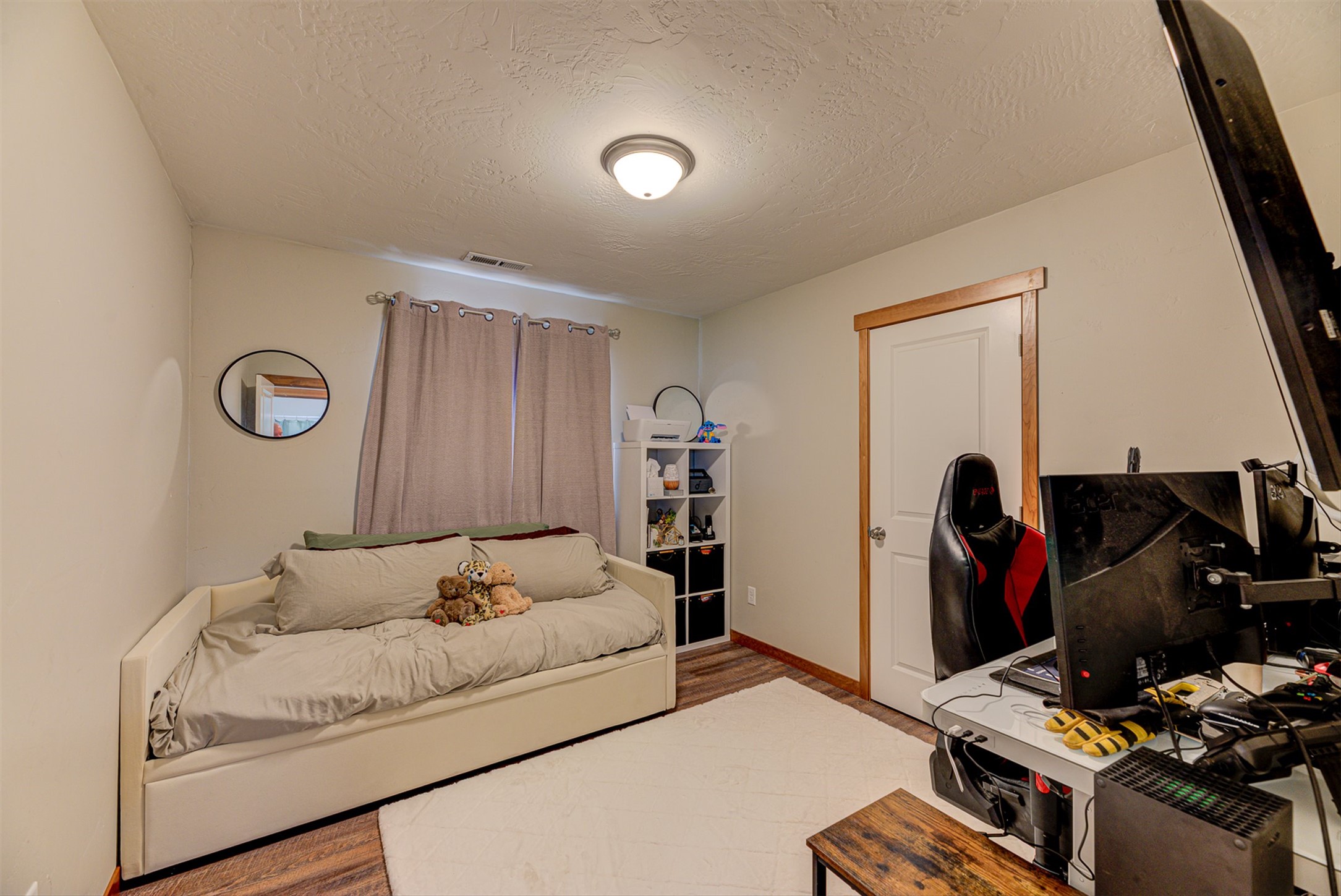 4631 Victoria Drive Property Photo 25