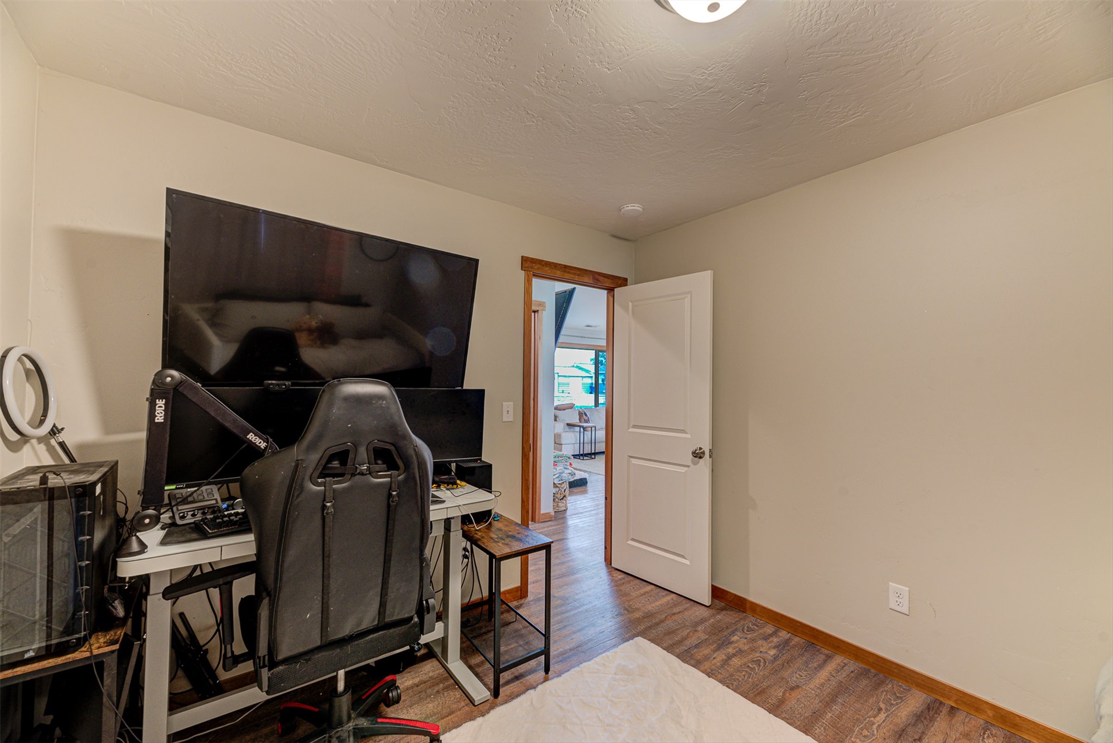 4631 Victoria Drive Property Photo 26
