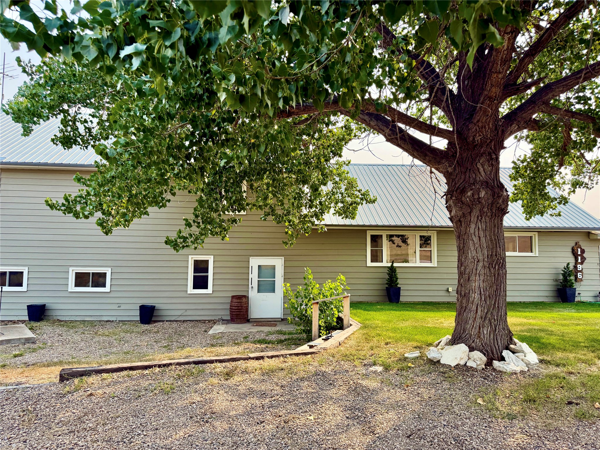 1196 Hwy 386 Property Photo 4