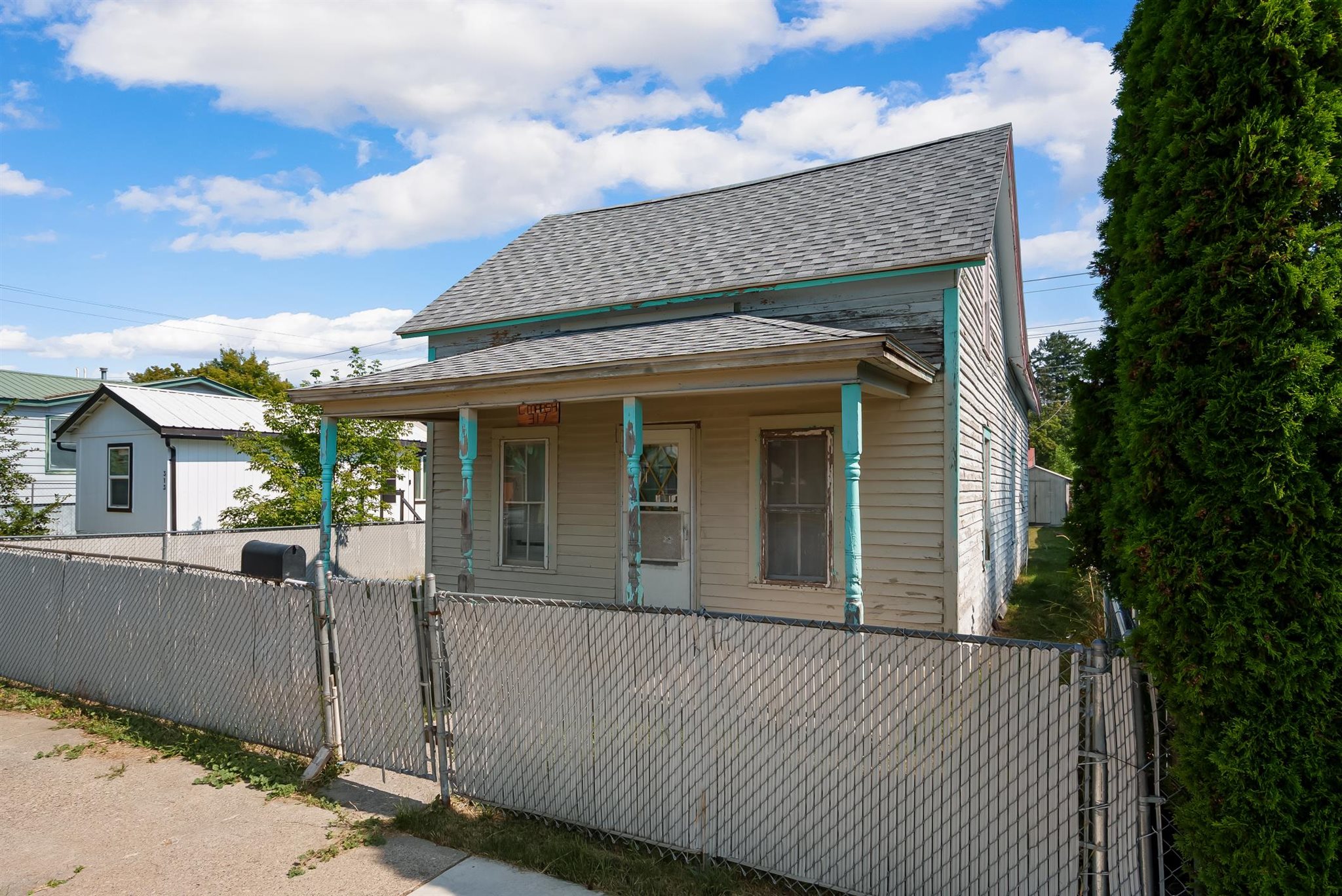 317 8th Avenue W Property Photo 17