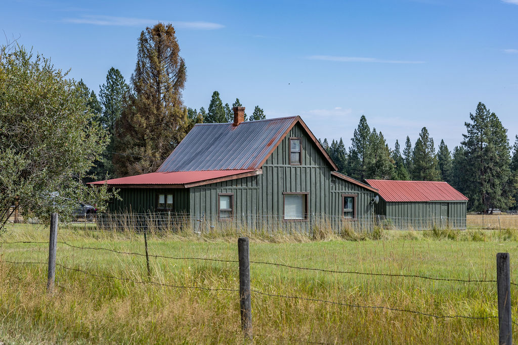 2032 Middle Bear Creek Road Property Photo 1