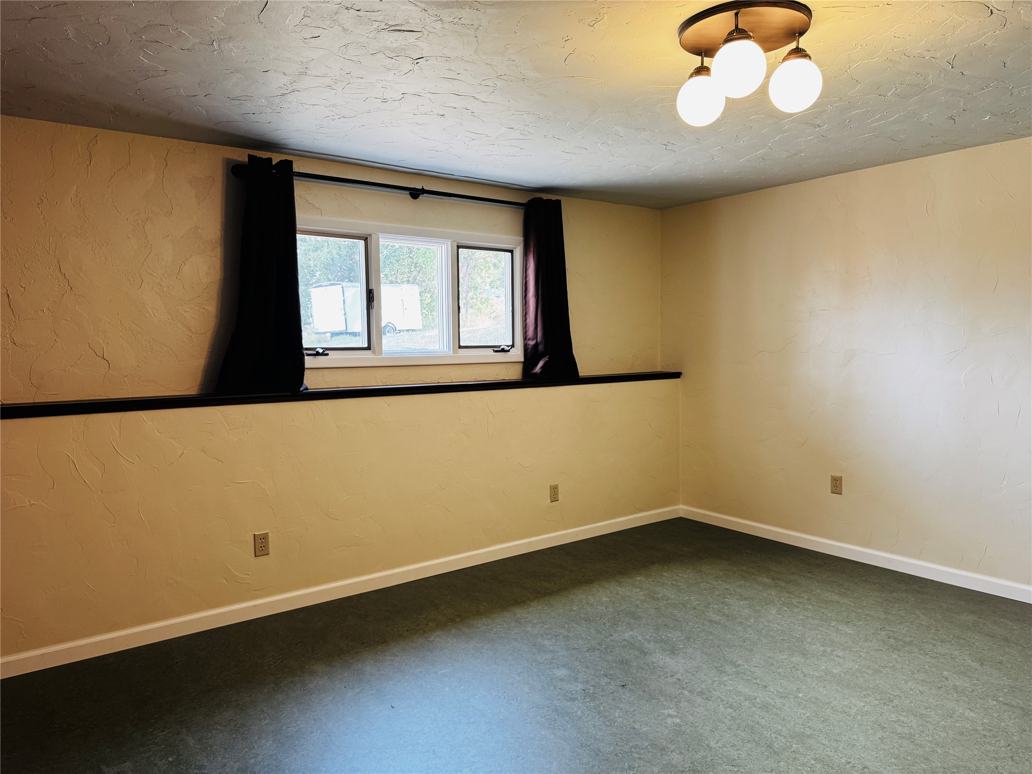 205 E Montana Street Property Photo 26