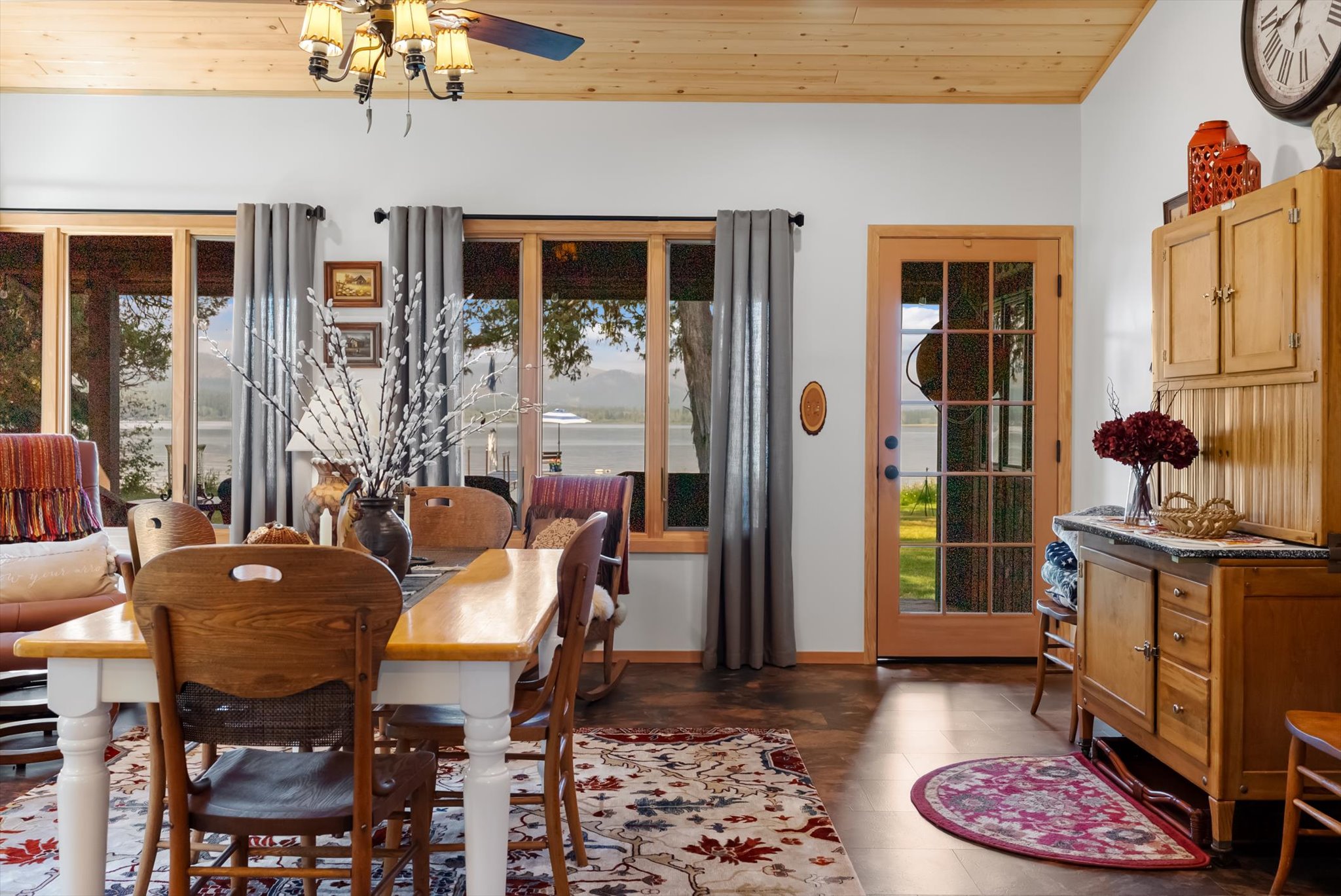 355 Enchanted Forest Road Property Photo 5