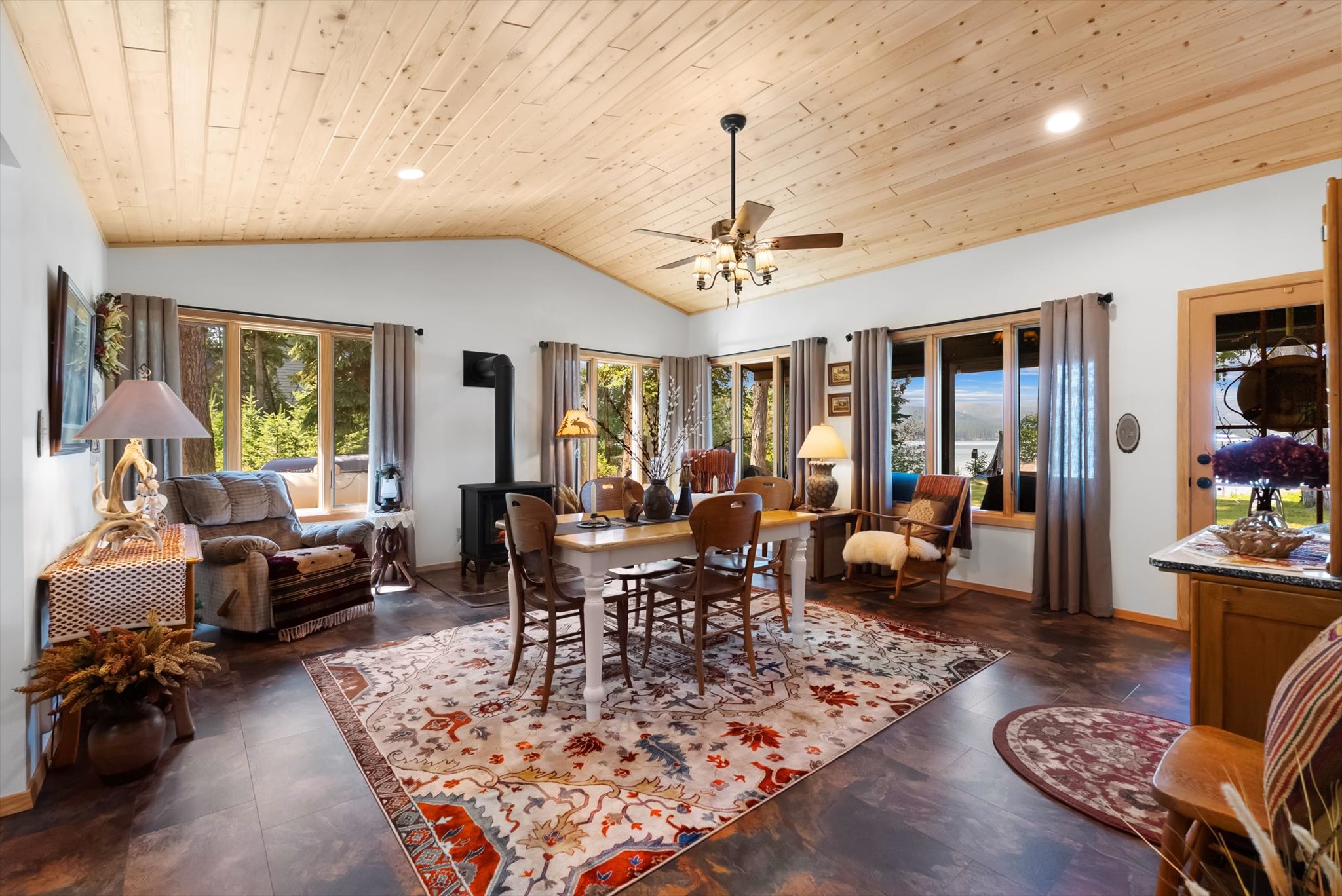 355 Enchanted Forest Road Property Photo 6