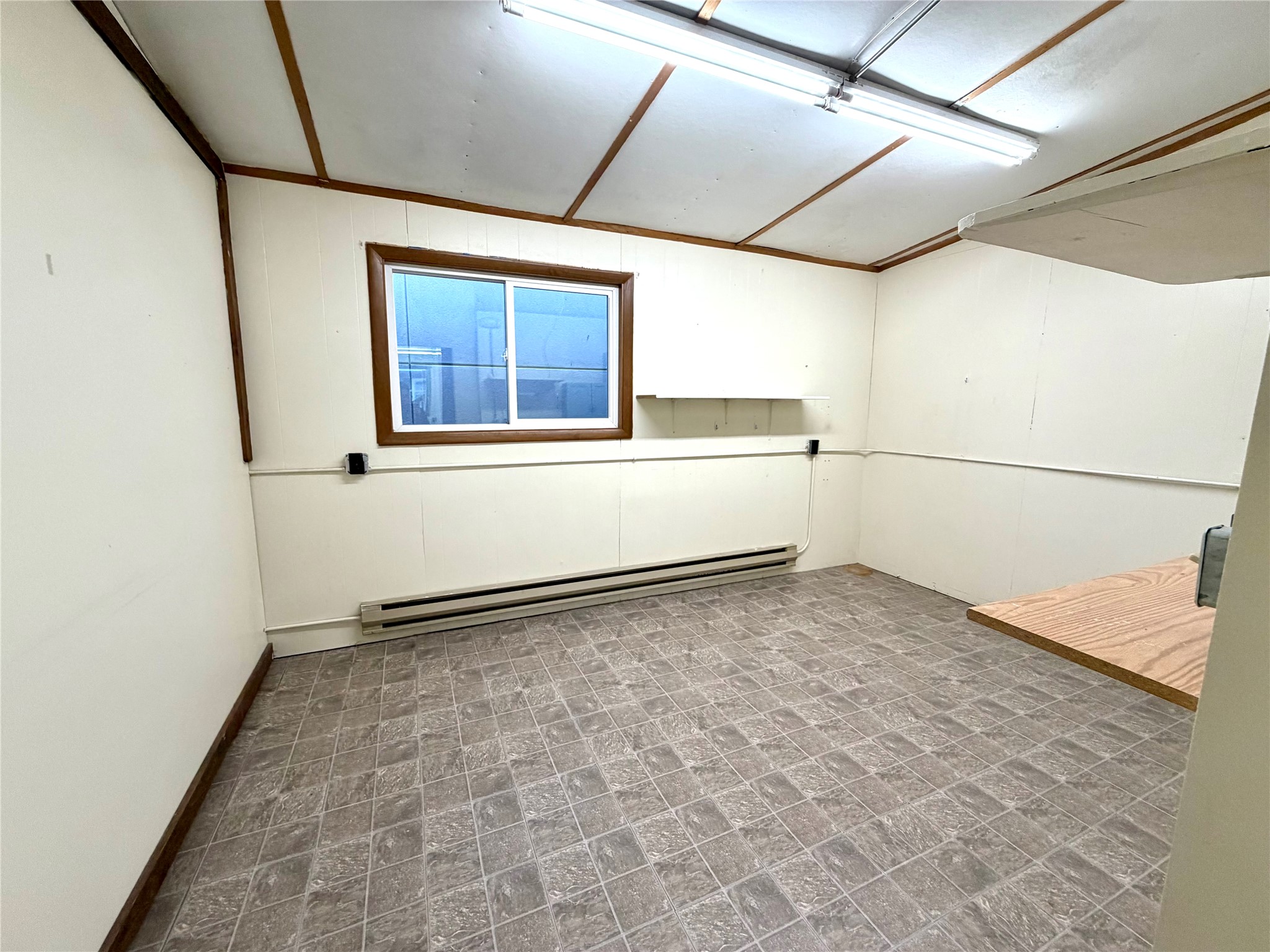 17 Front Street N Property Photo 35