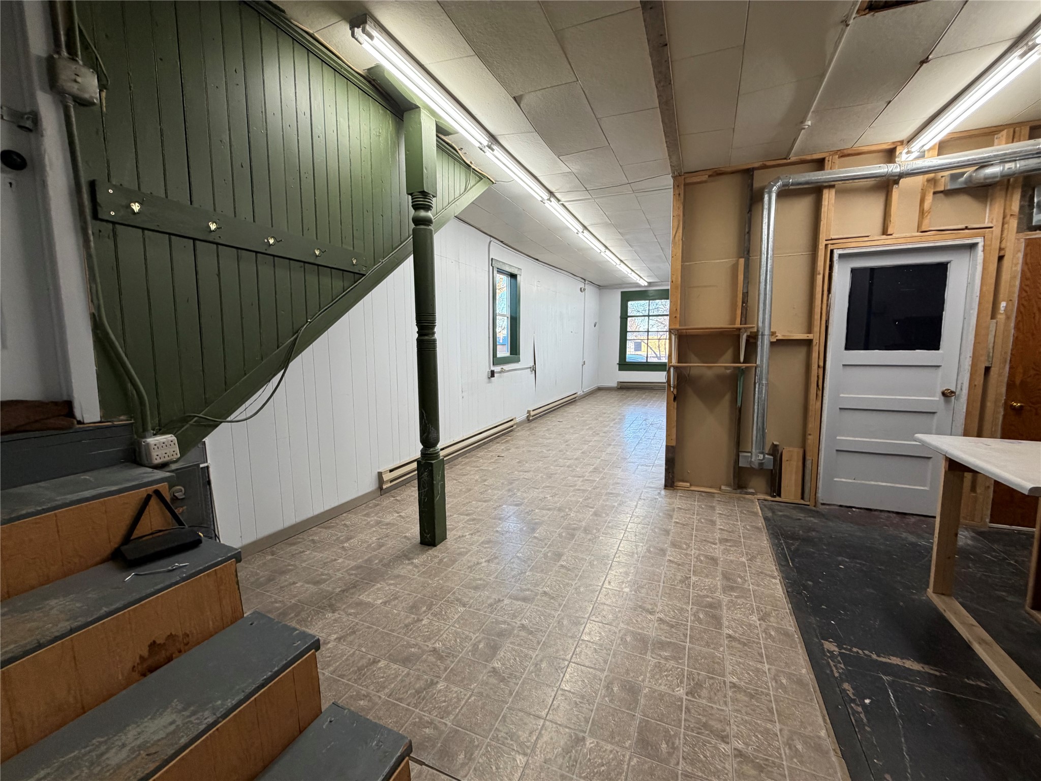 17 Front Street N Property Photo 38