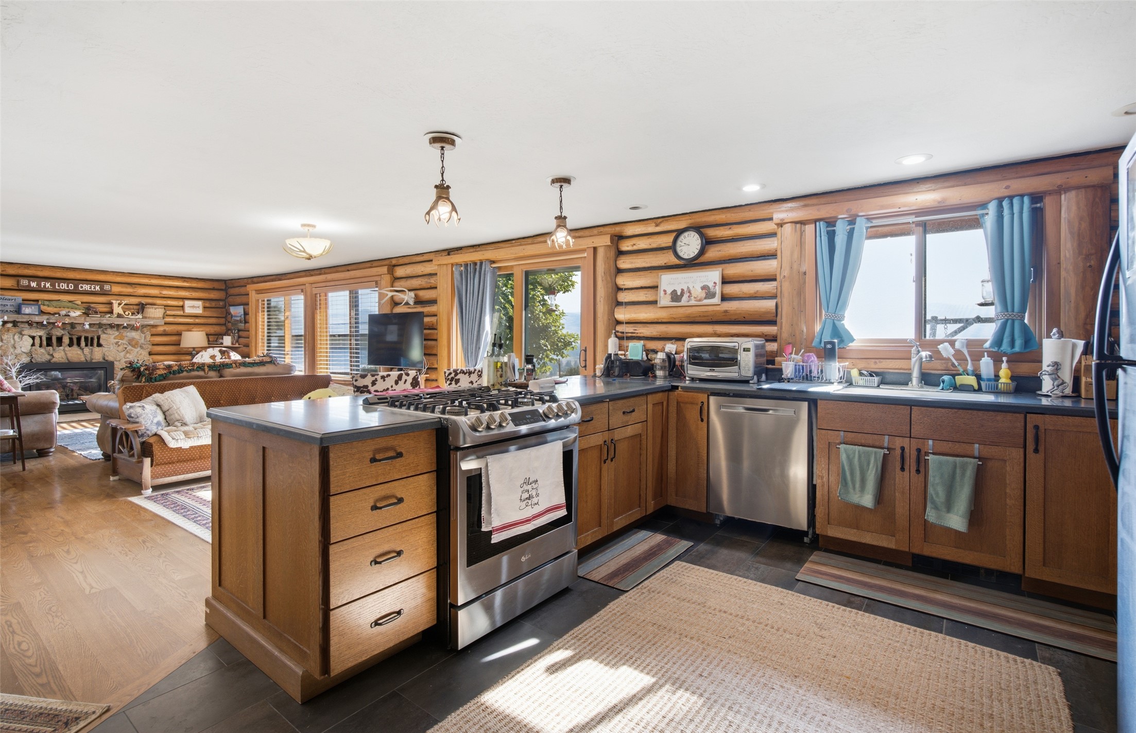 19707 Kings Road Property Photo 9