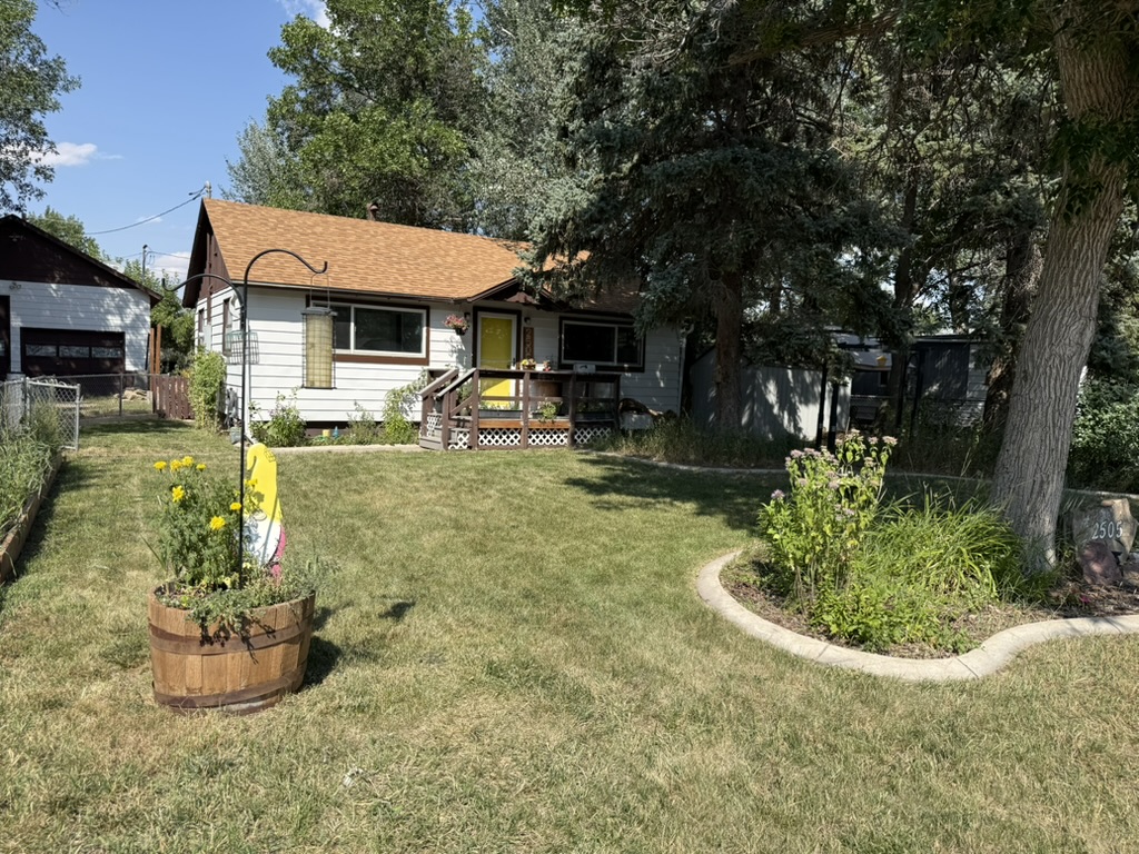 2505 Central Avenue W Property Photo 1