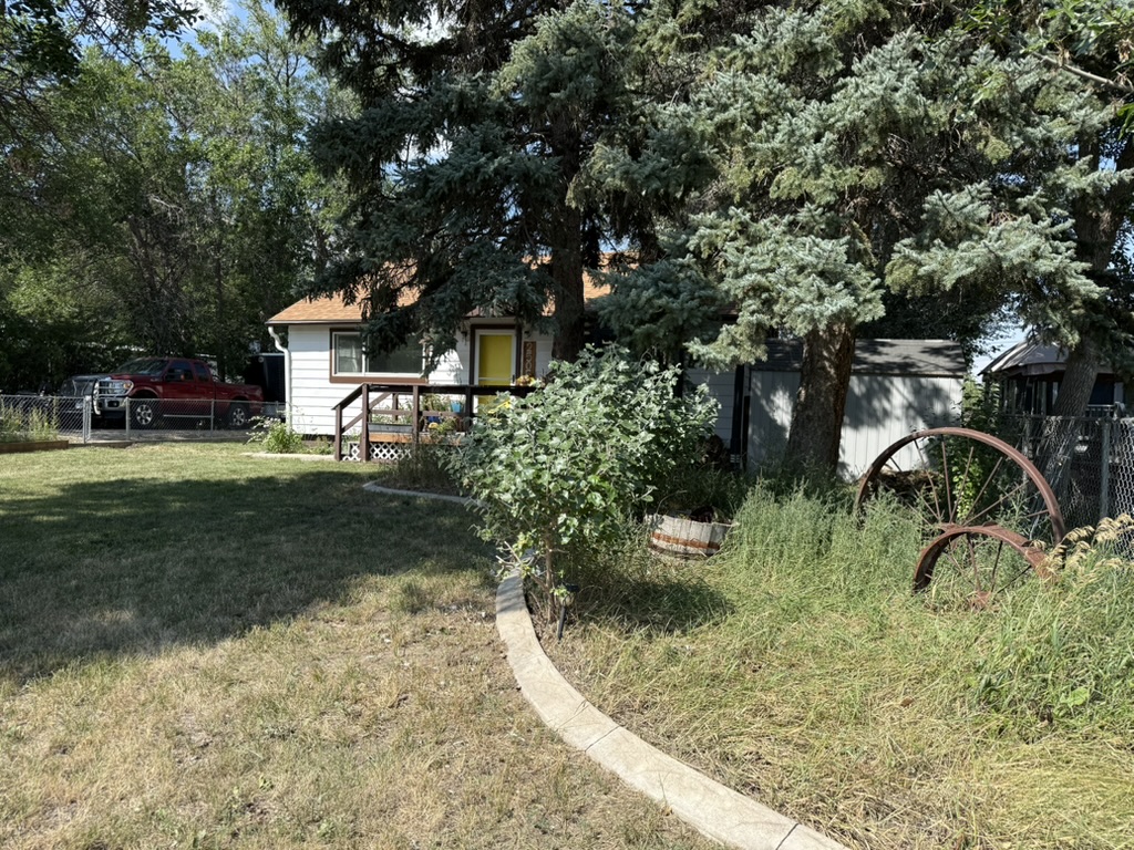 2505 Central Avenue W Property Photo 4