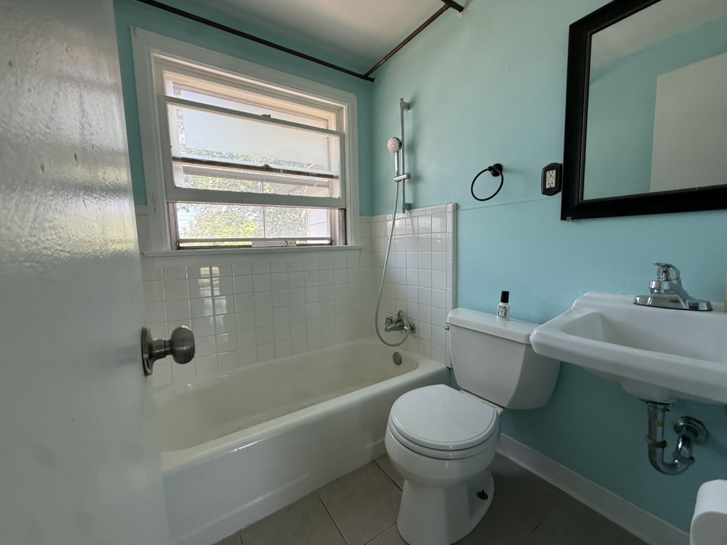 2505 Central Avenue W Property Photo 9