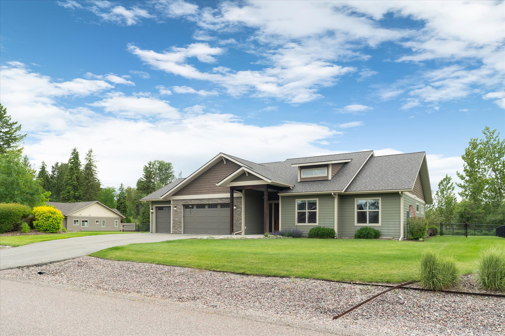 424 Soaring Pines Trail Property Photo 3