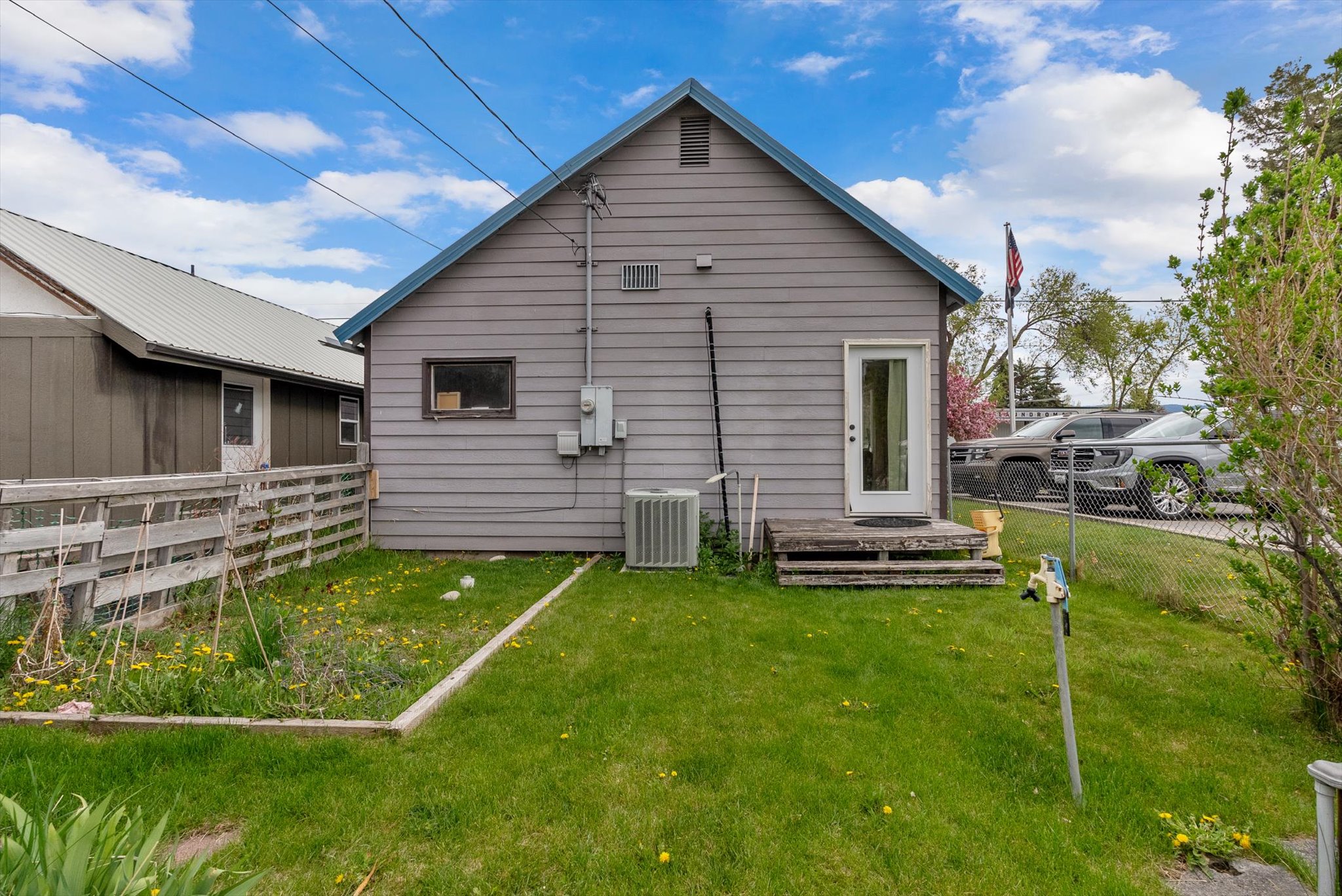 1025 Main Street Property Photo 18