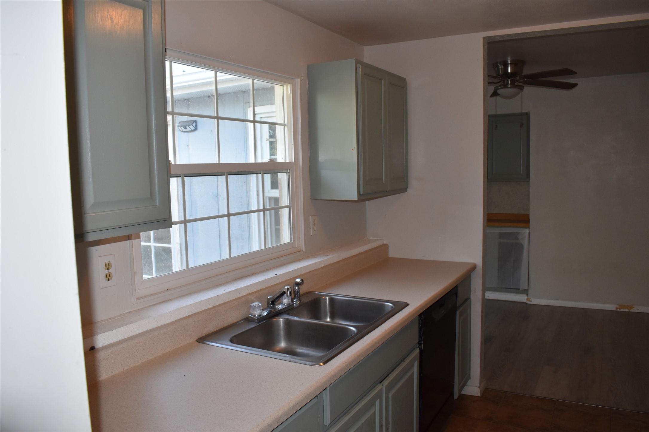 111 S Dakota Street Property Photo 3