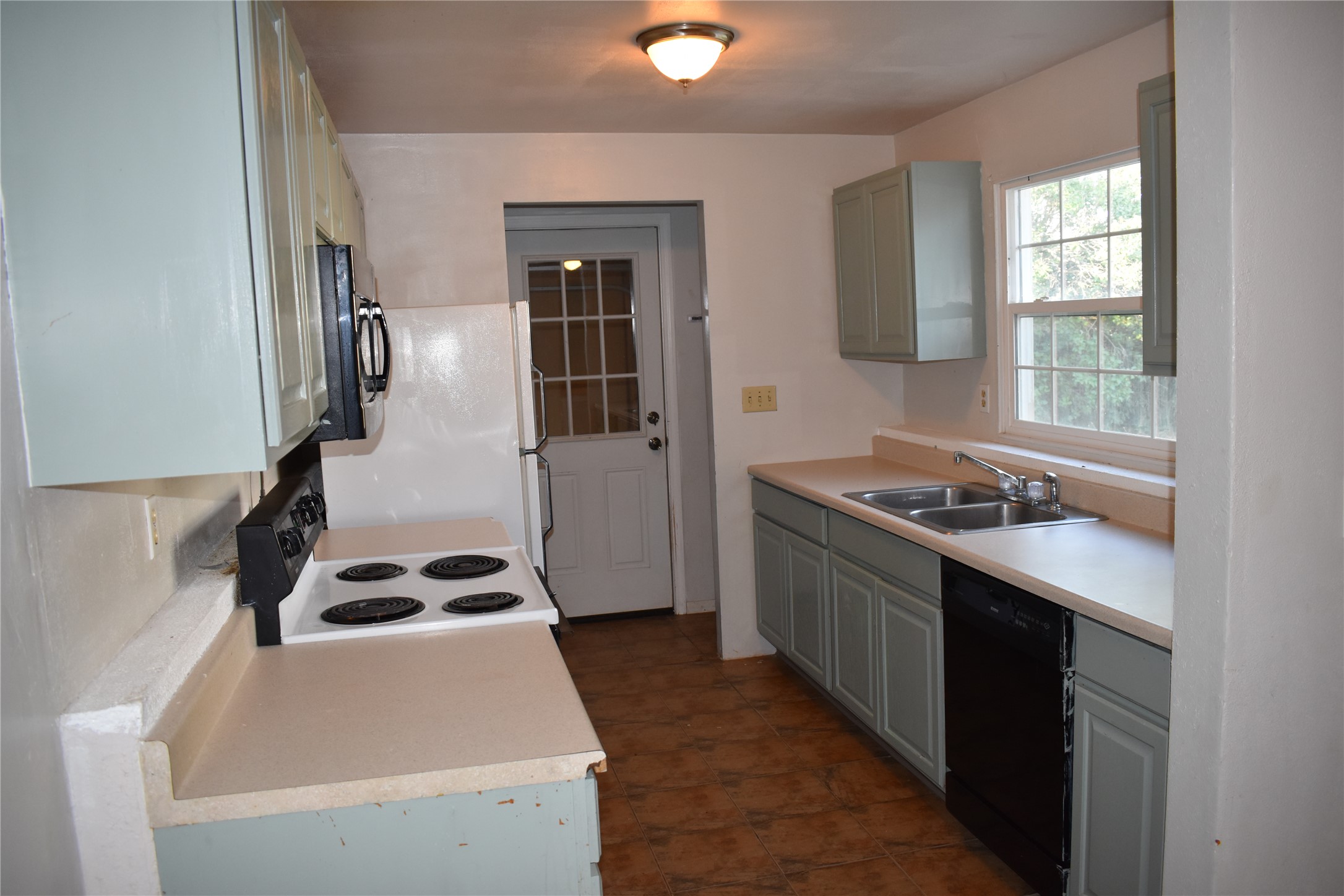111 S Dakota Street Property Photo 5