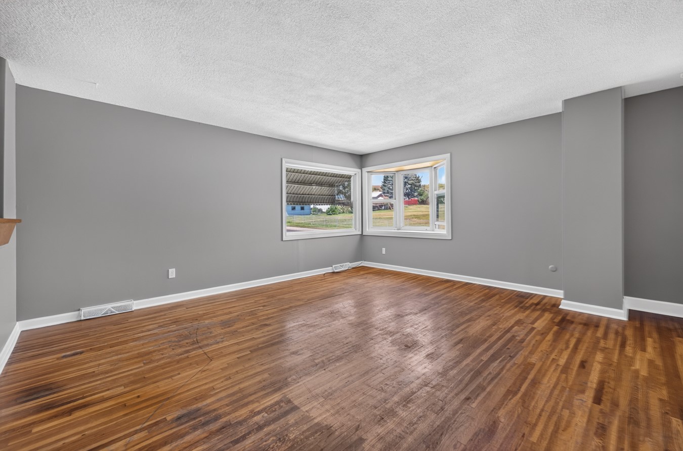 1004 10th Avenue Nw Property Photo 3
