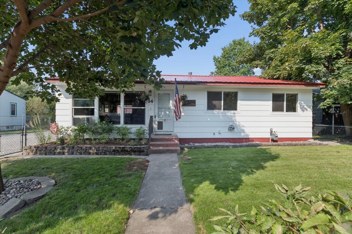 14 Council Bluffs Drive Property Photo 1