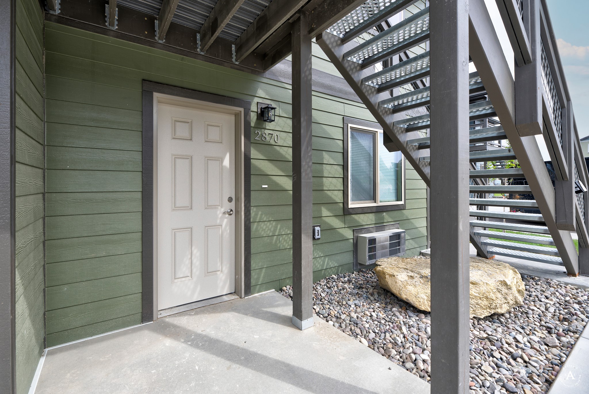 2870 Overlook Boulevard Property Photo 2