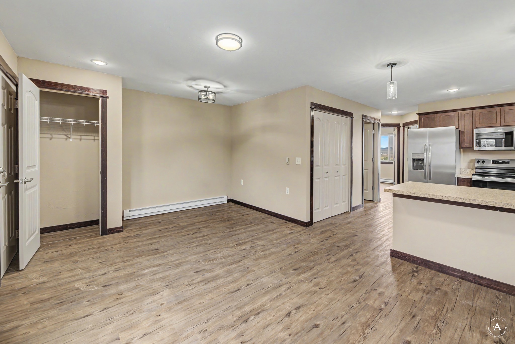 2870 Overlook Boulevard Property Photo 3