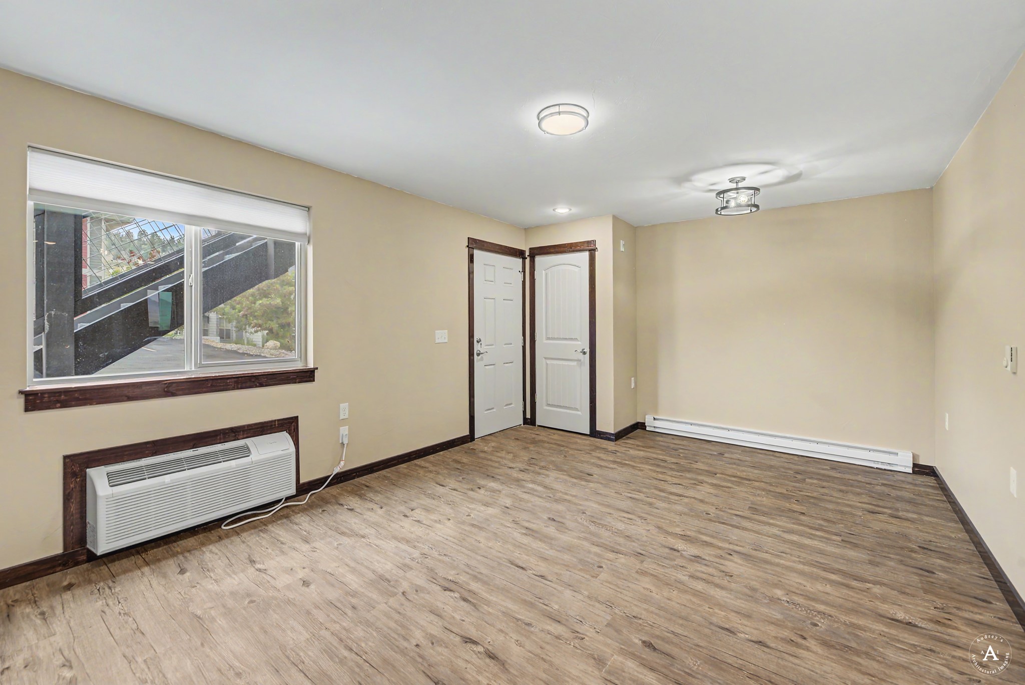 2870 Overlook Boulevard Property Photo 6