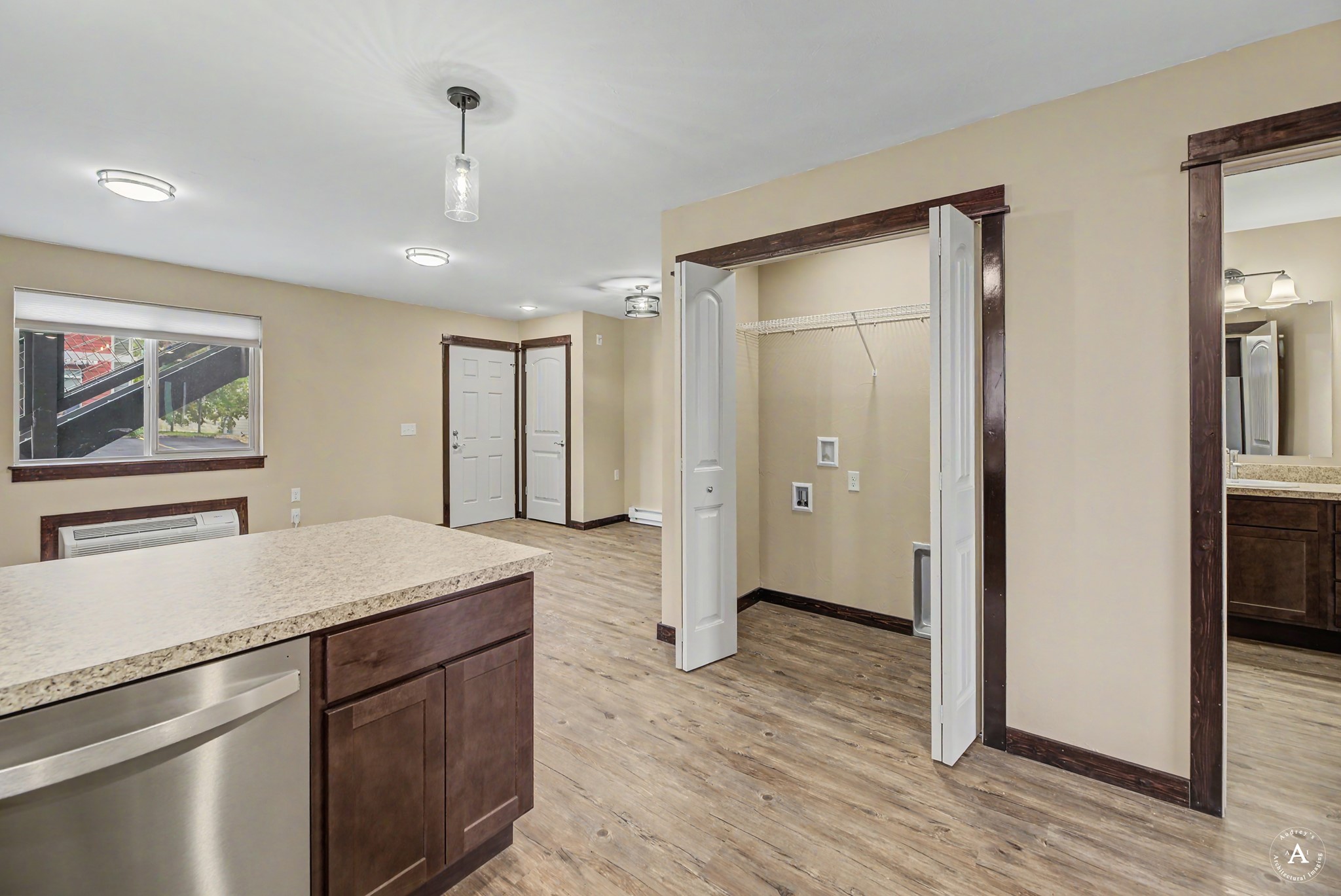 2870 Overlook Boulevard Property Photo 9