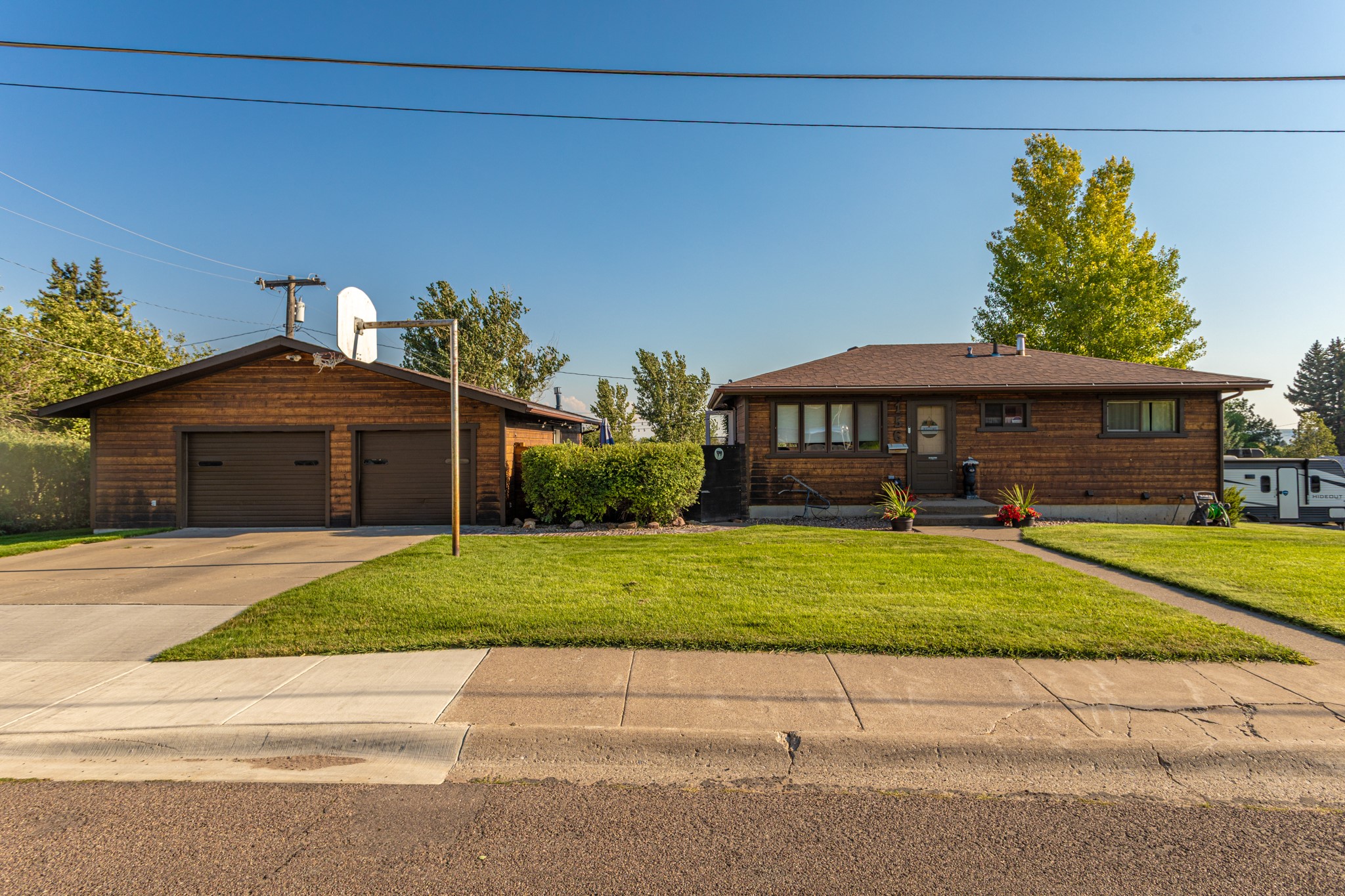 156 Riverview Drive E Property Photo 1