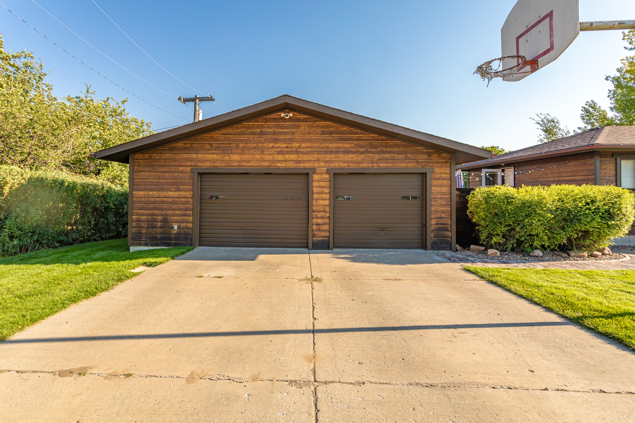 156 Riverview Drive E Property Photo 3