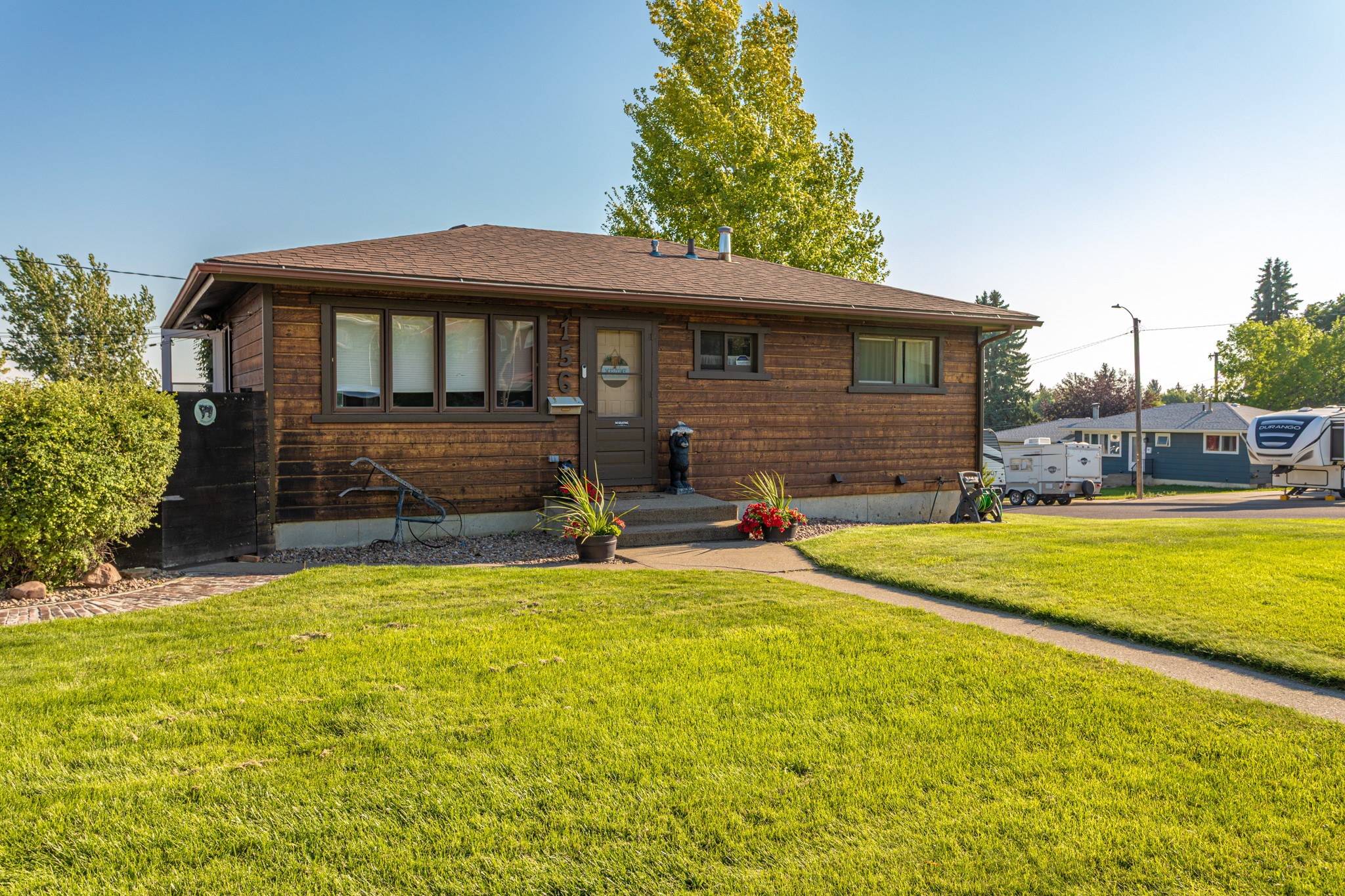 156 Riverview Drive E Property Photo 4