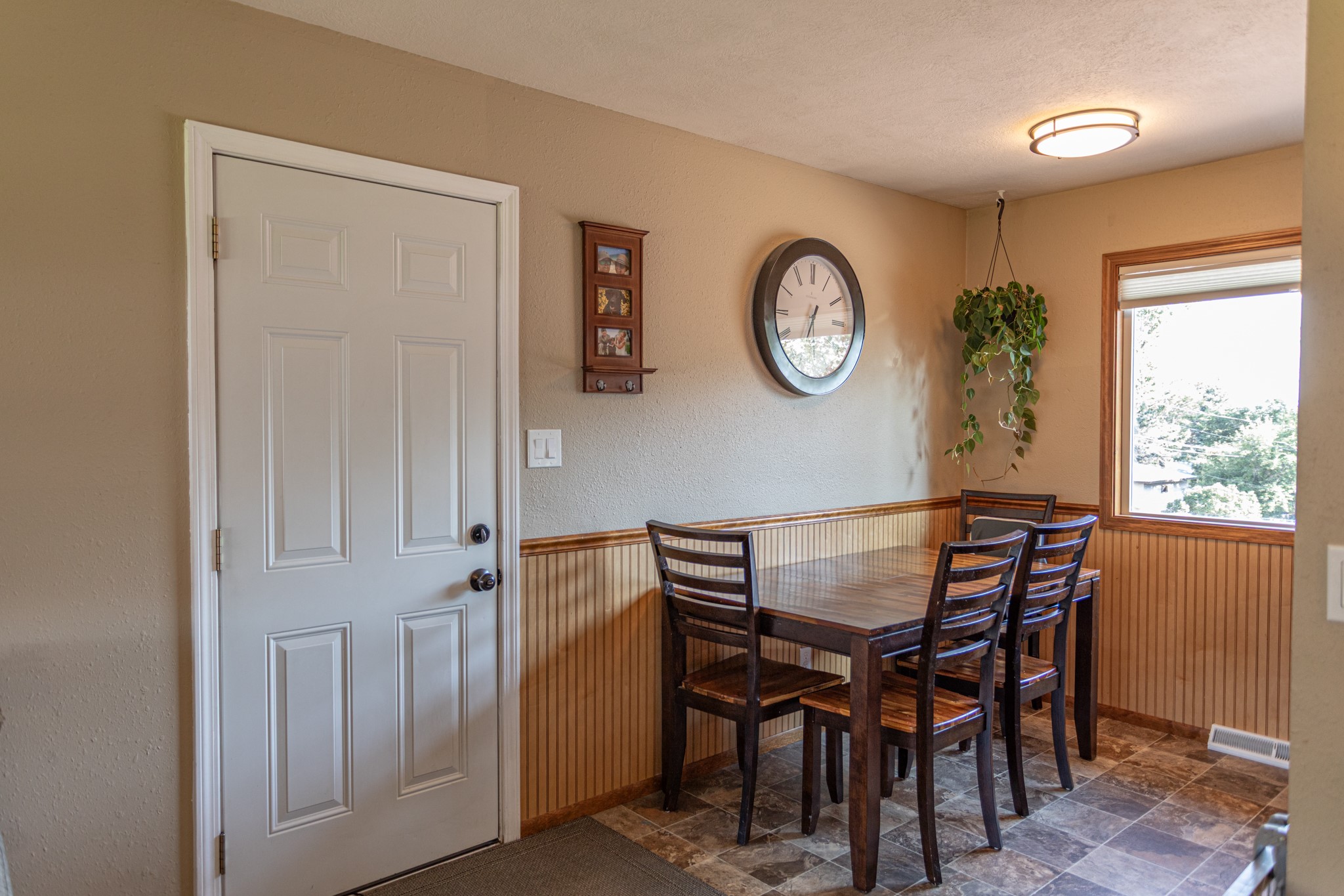 156 Riverview Drive E Property Photo 9