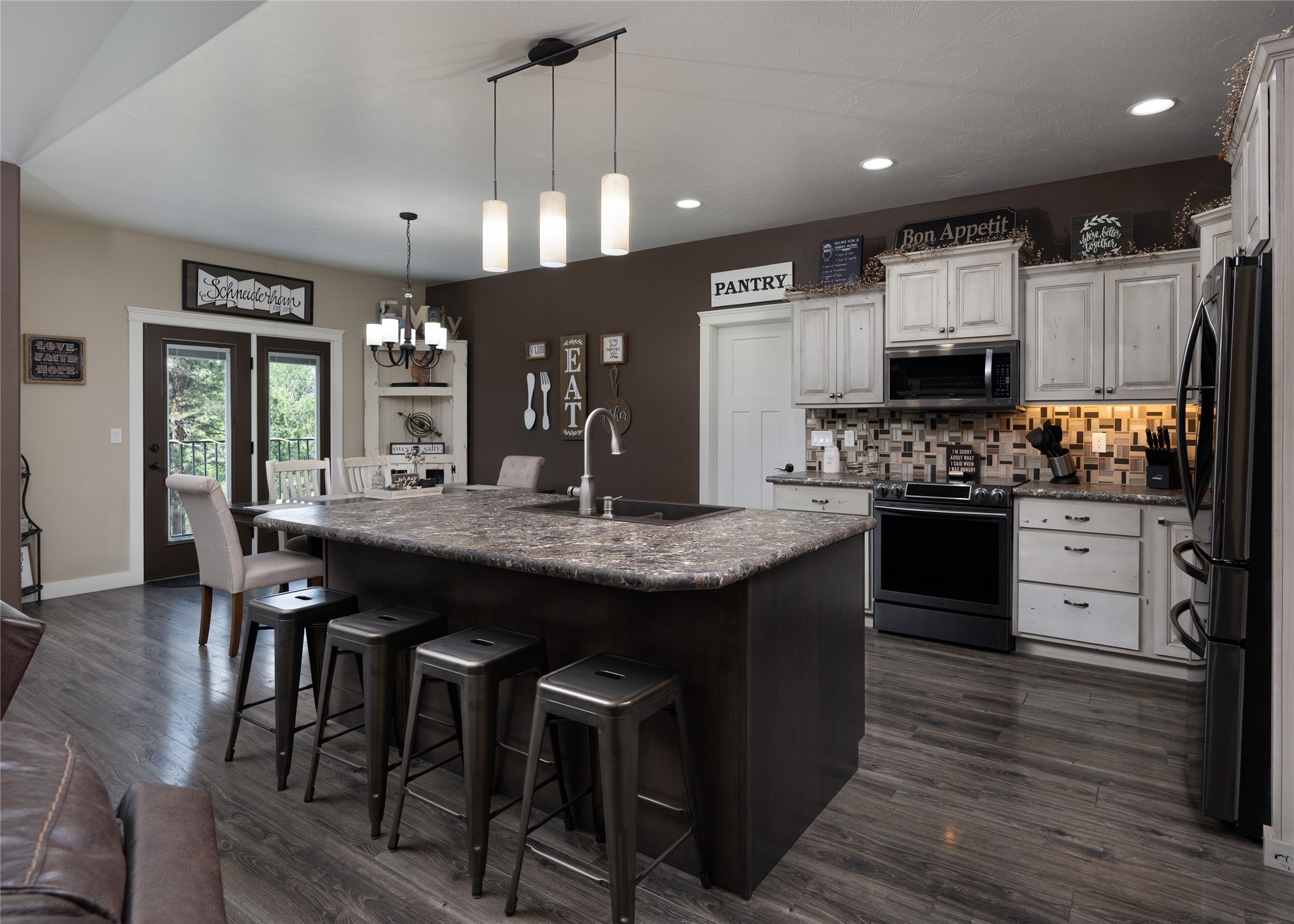 15 Rolling Stone Road Property Photo 17