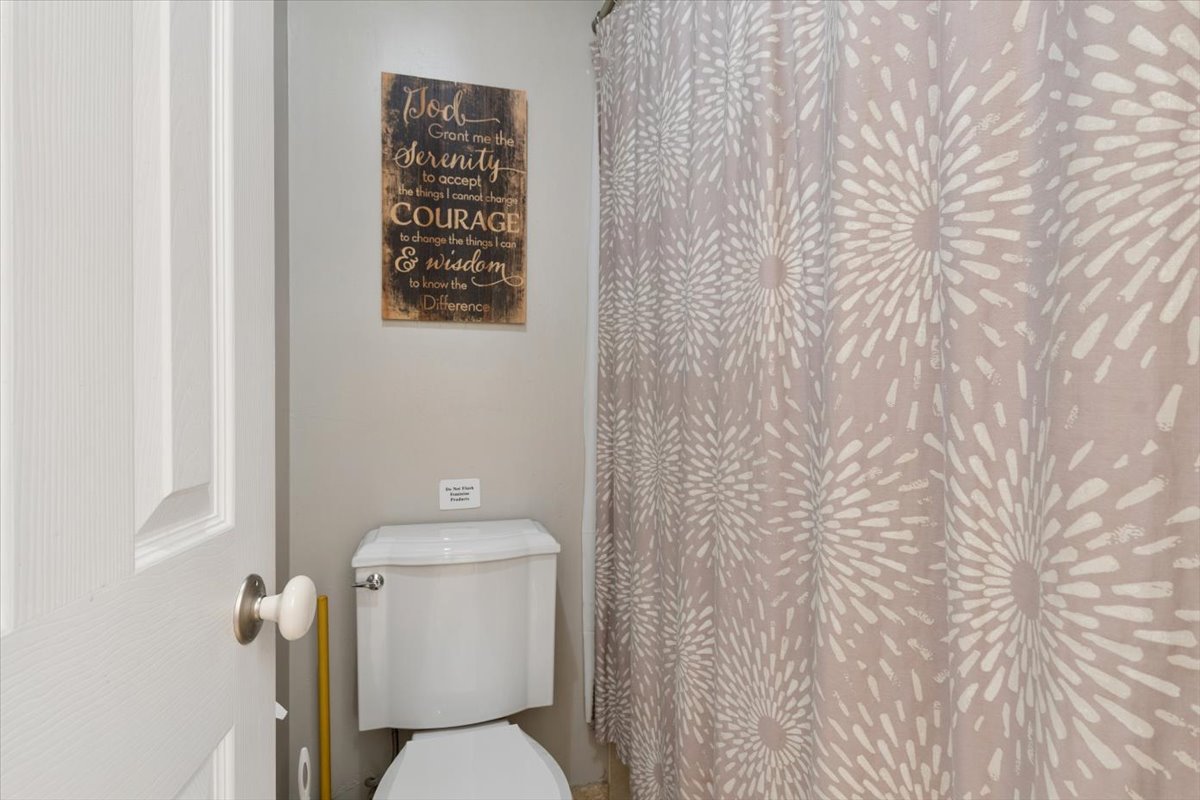 300 Bay Point Drive 16d Property Photo 19