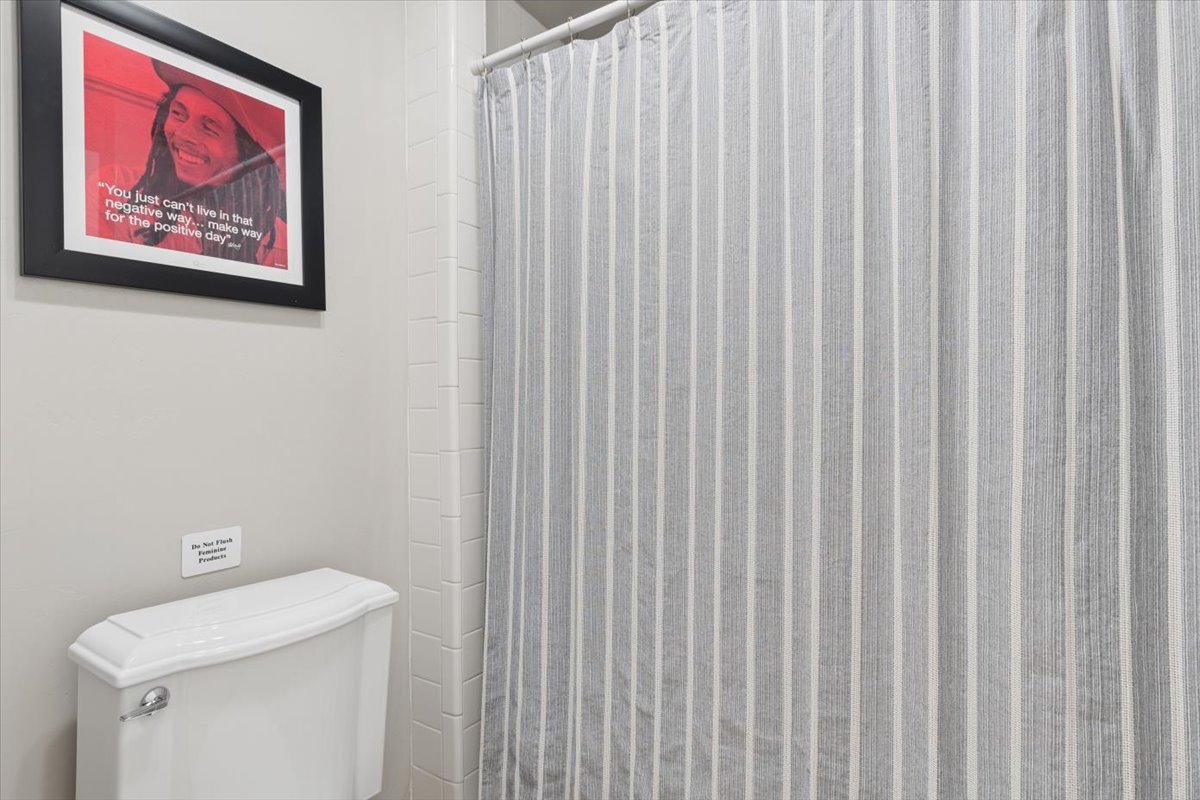 300 Bay Point Drive 16d Property Photo 22