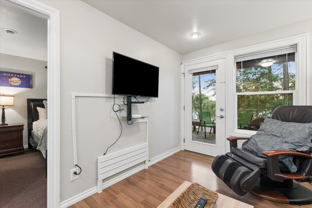 300 Bay Point Drive 16d Property Photo 25