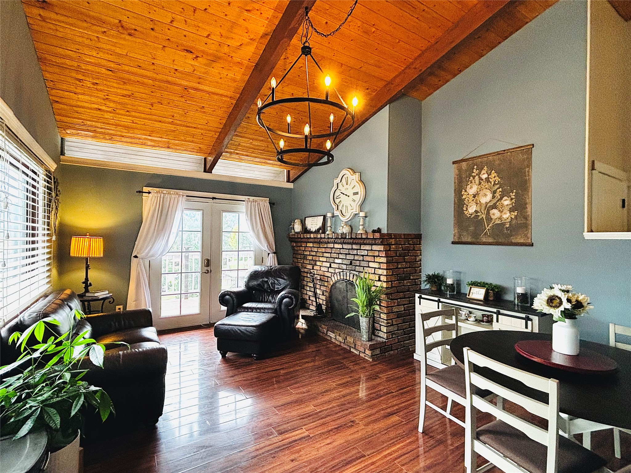 2 Hole In The Wall Property Photo 19