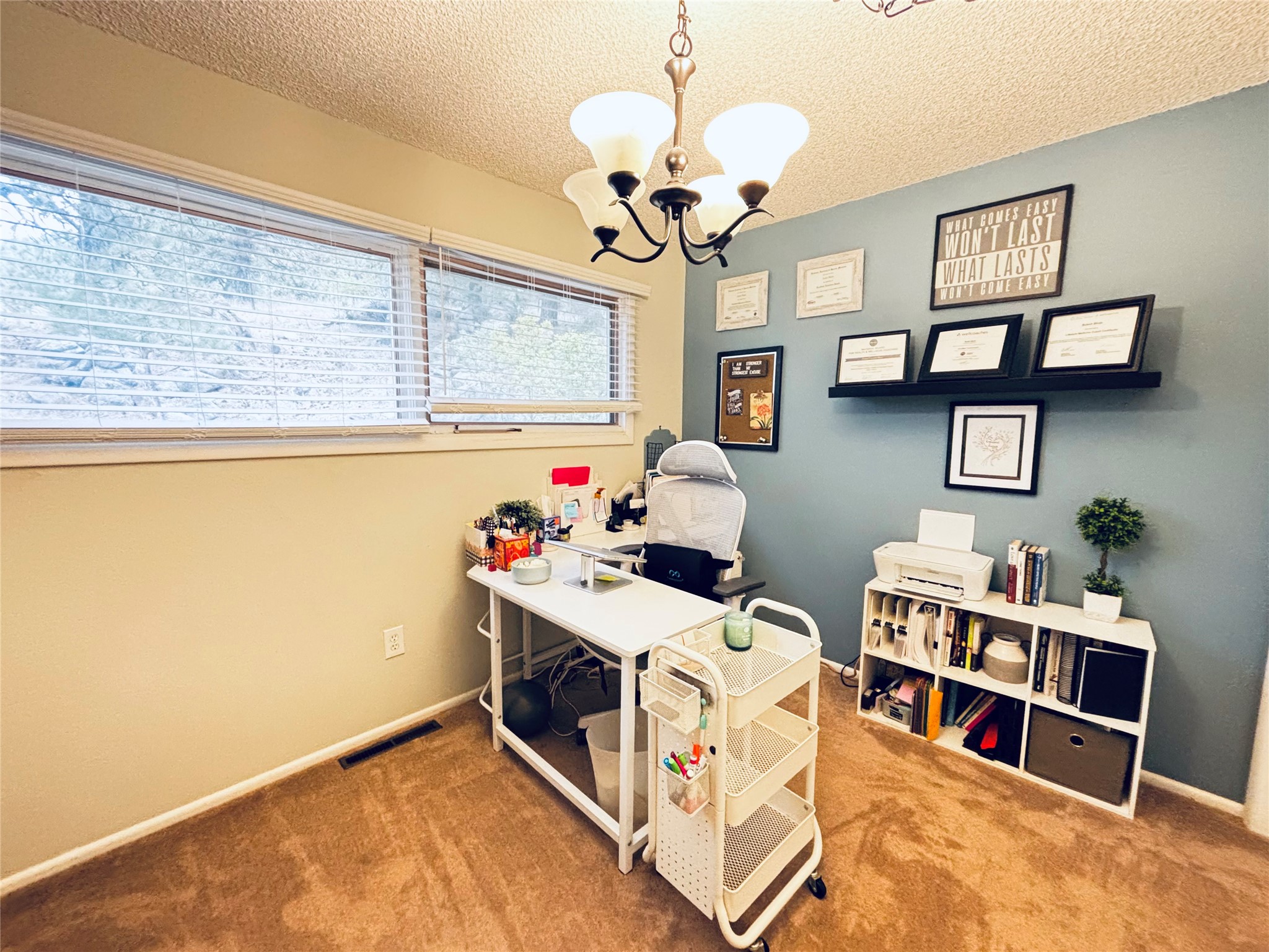 2 Hole In The Wall Property Photo 23