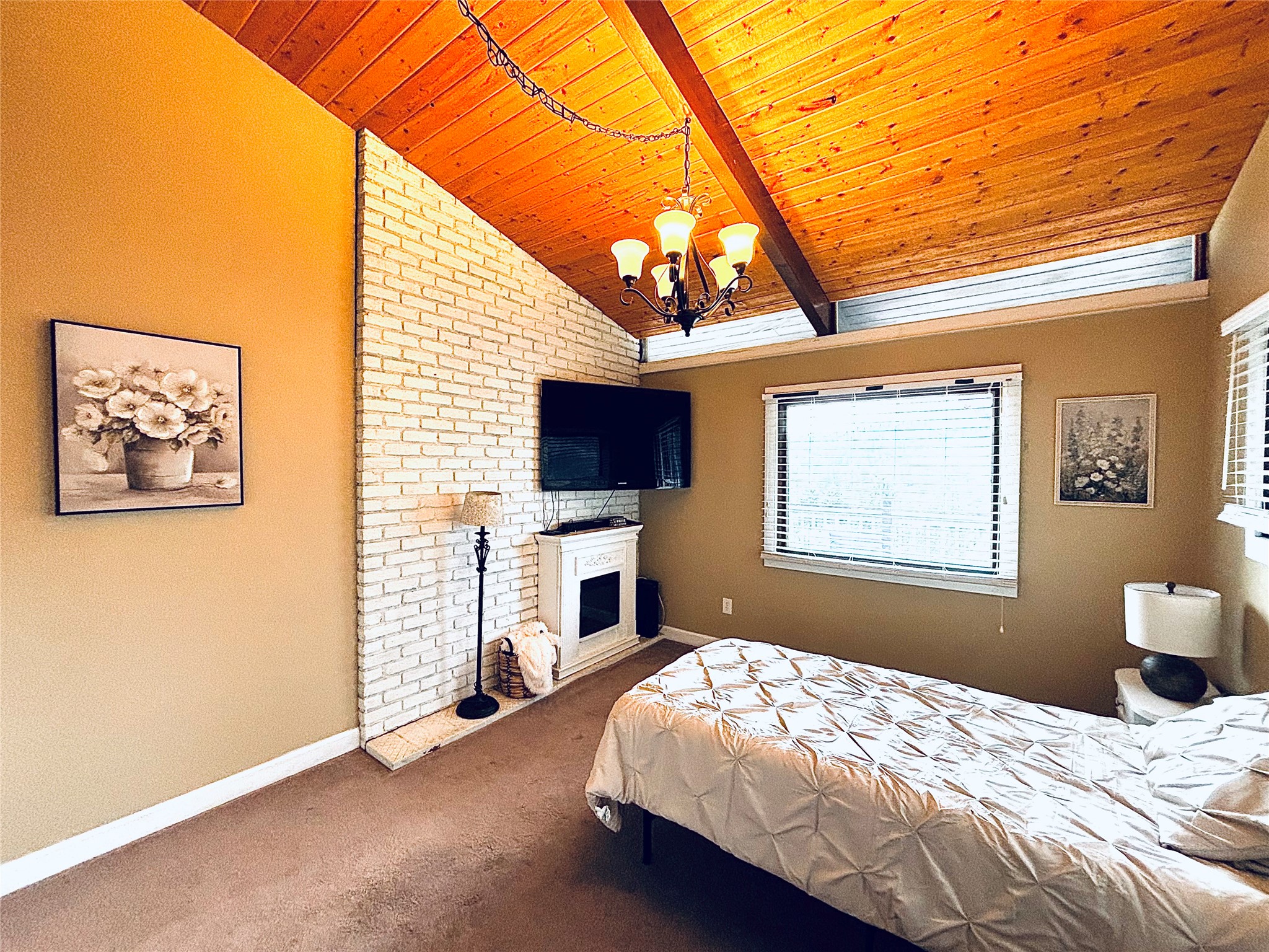 2 Hole In The Wall Property Photo 25